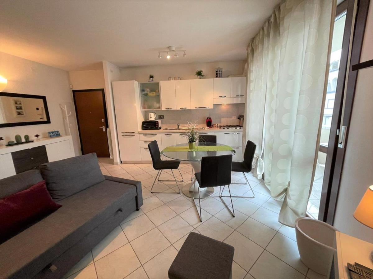 White&grey House Apartment