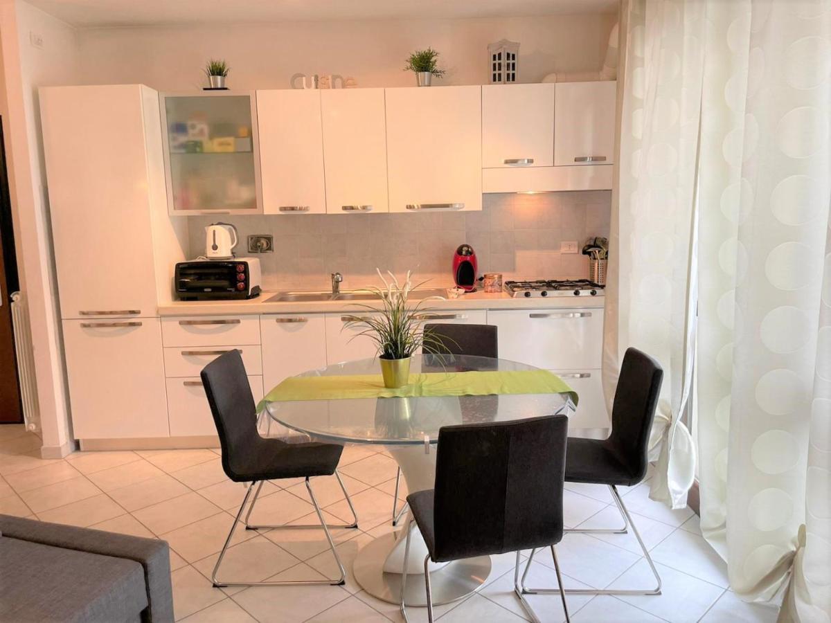 Apartment White&grey House *